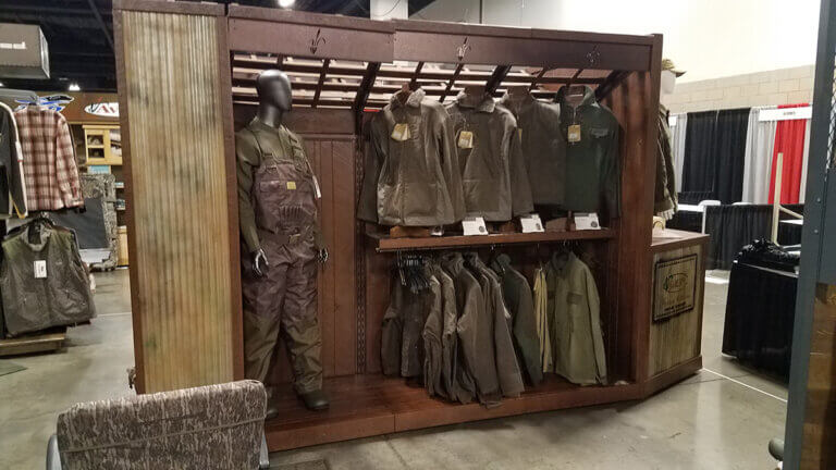 Retail clothing fixture