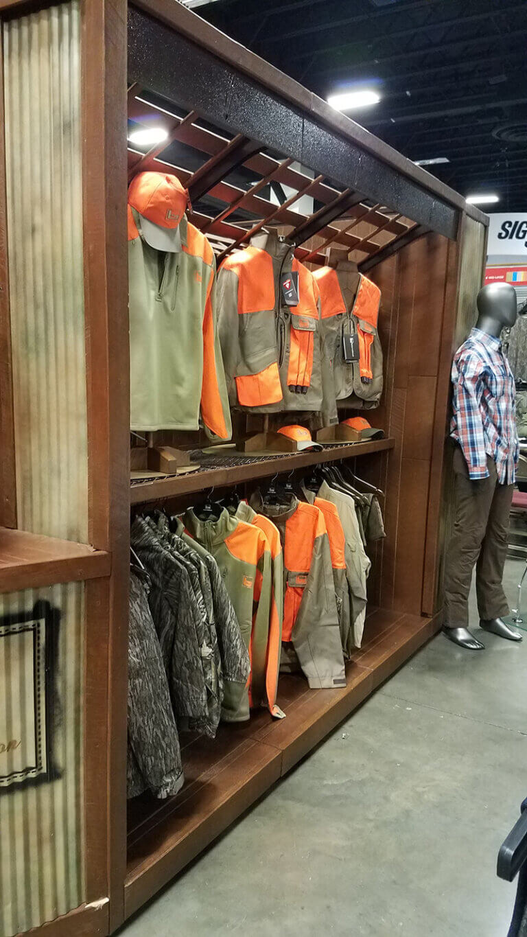 Retail clothing fixture