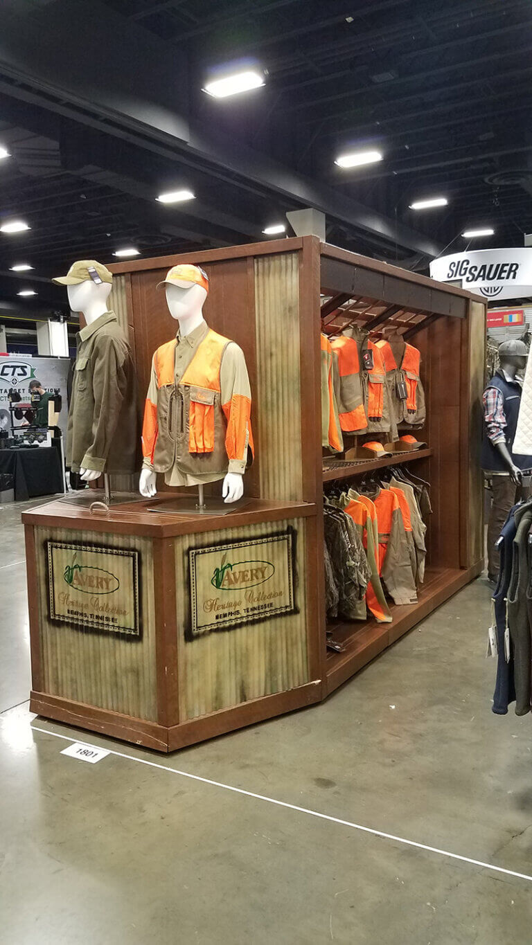 Retail clothing fixture
