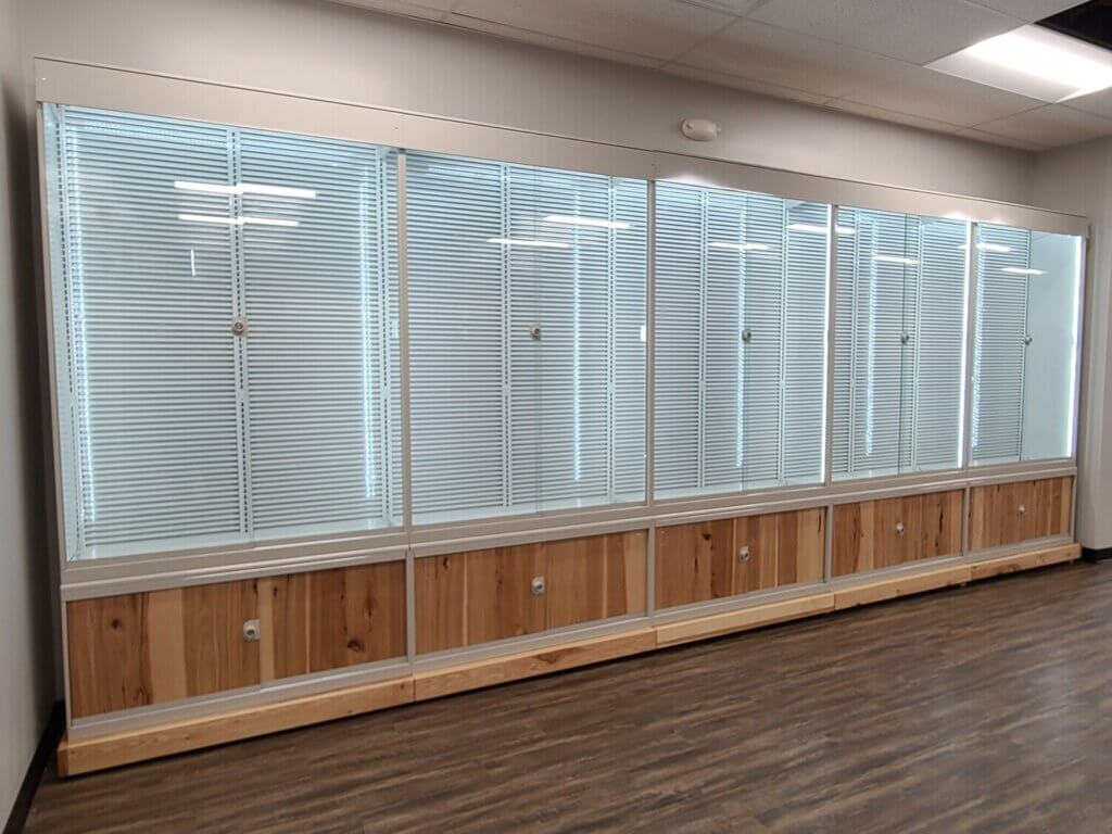 Empty+display+shelf+cabinets