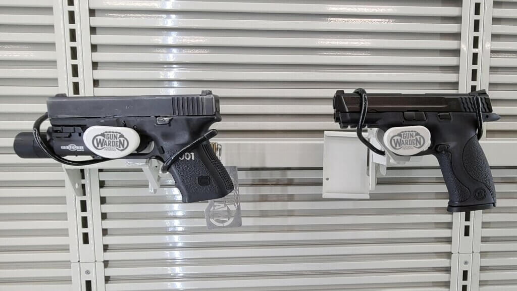 Pistol+warden+locked+and+mounted+handguns+on+the+wall