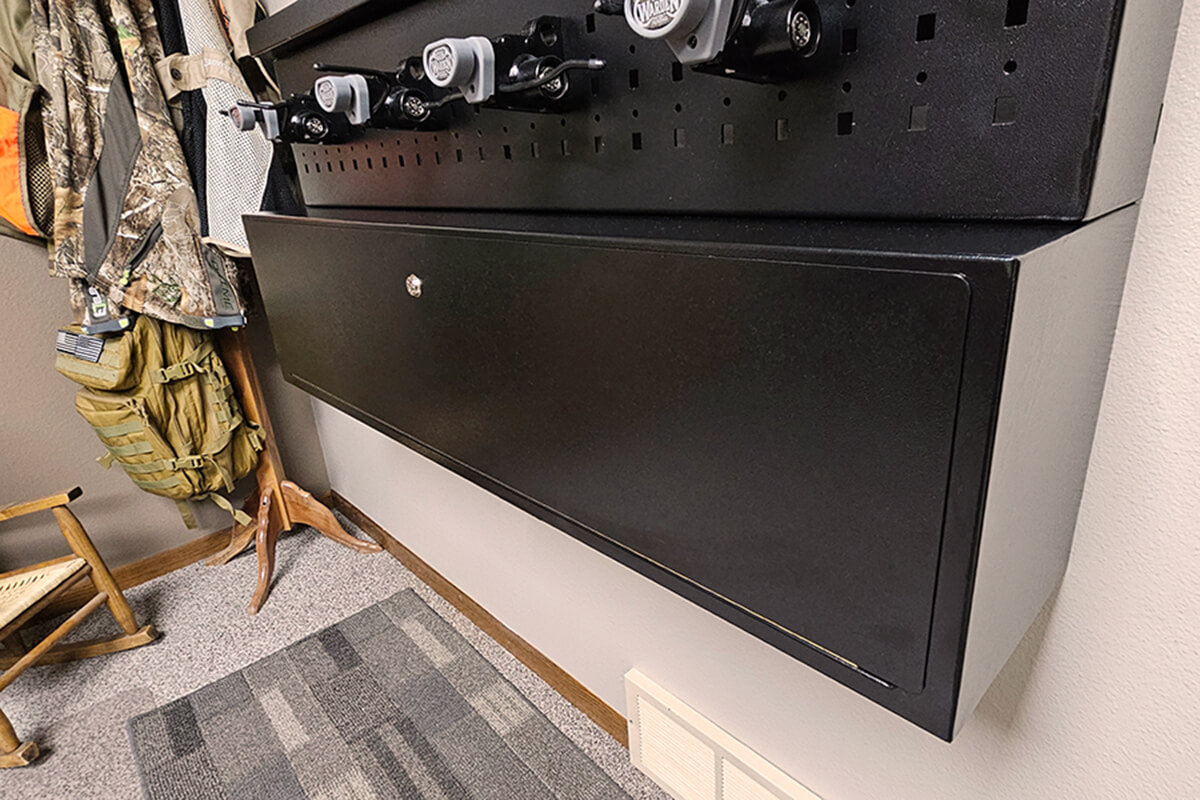 A wall-mounted gun safe featuring a secure gun rack for organized firearm storage and protection.