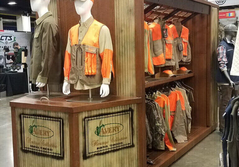 Retail clothing fixture